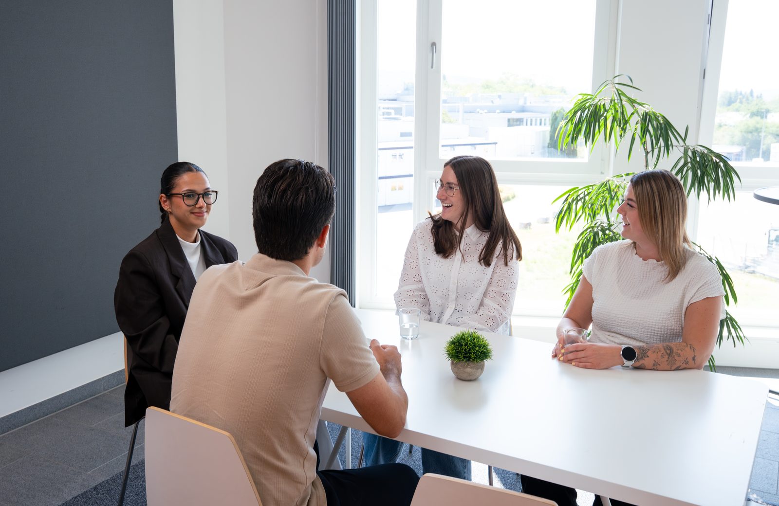 Das Team von steuerberater hw im Besprechungsraum